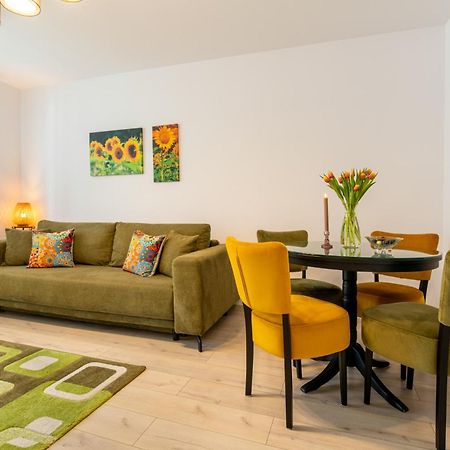 Springhome - Cozy Apartment With Balcony & Parking Брашов Екстер'єр фото