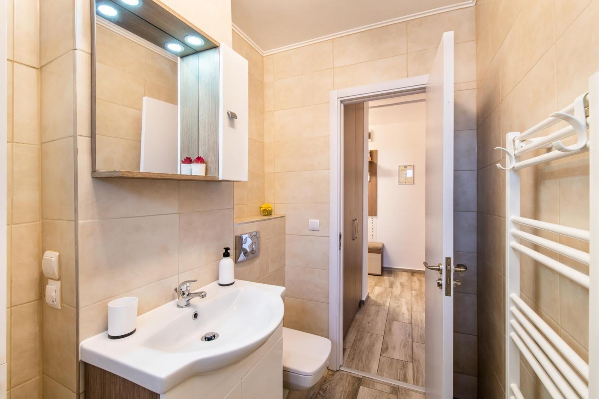 Springhome - Cozy Apartment With Balcony & Parking Брашов Екстер'єр фото