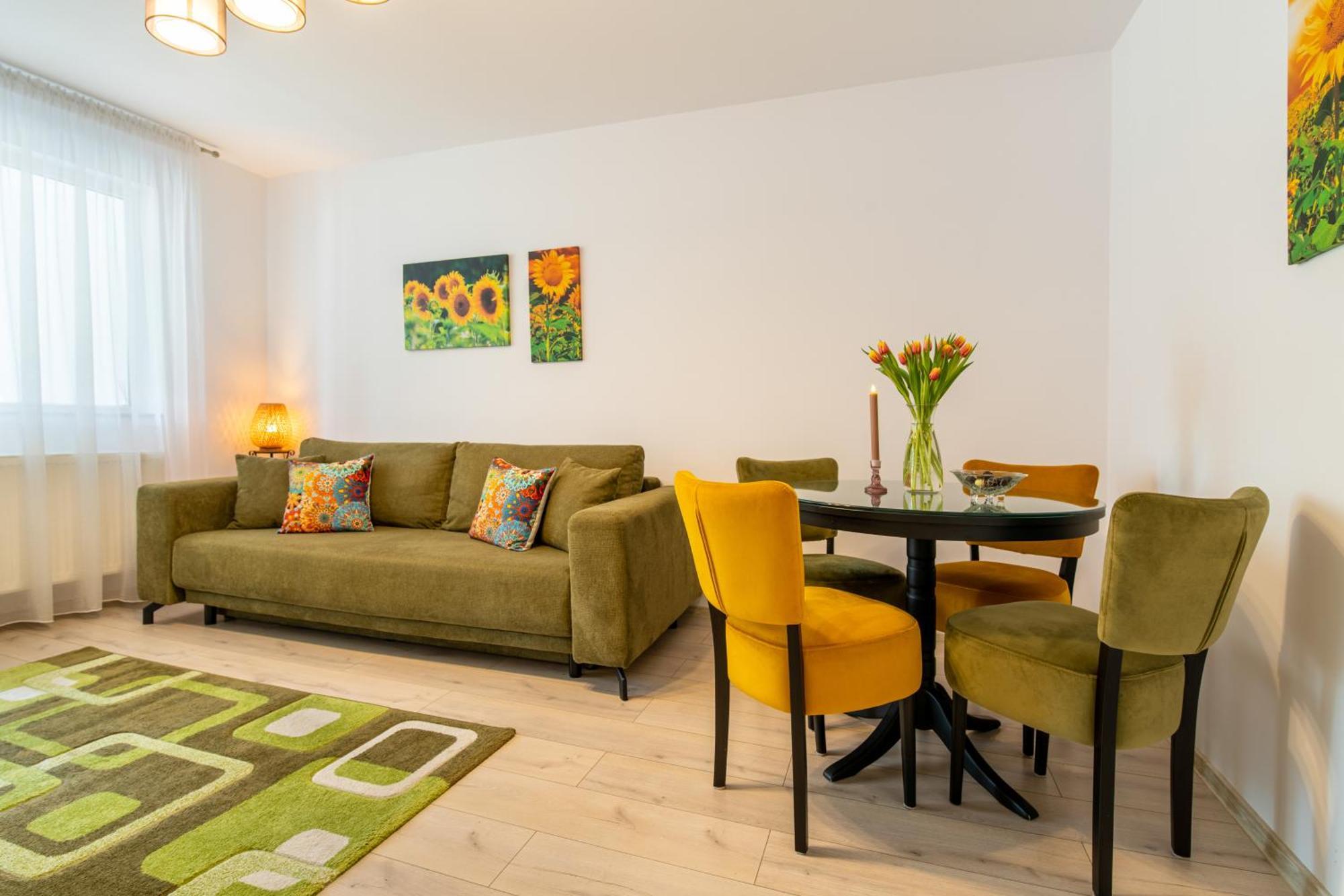Springhome - Cozy Apartment With Balcony & Parking Брашов Екстер'єр фото