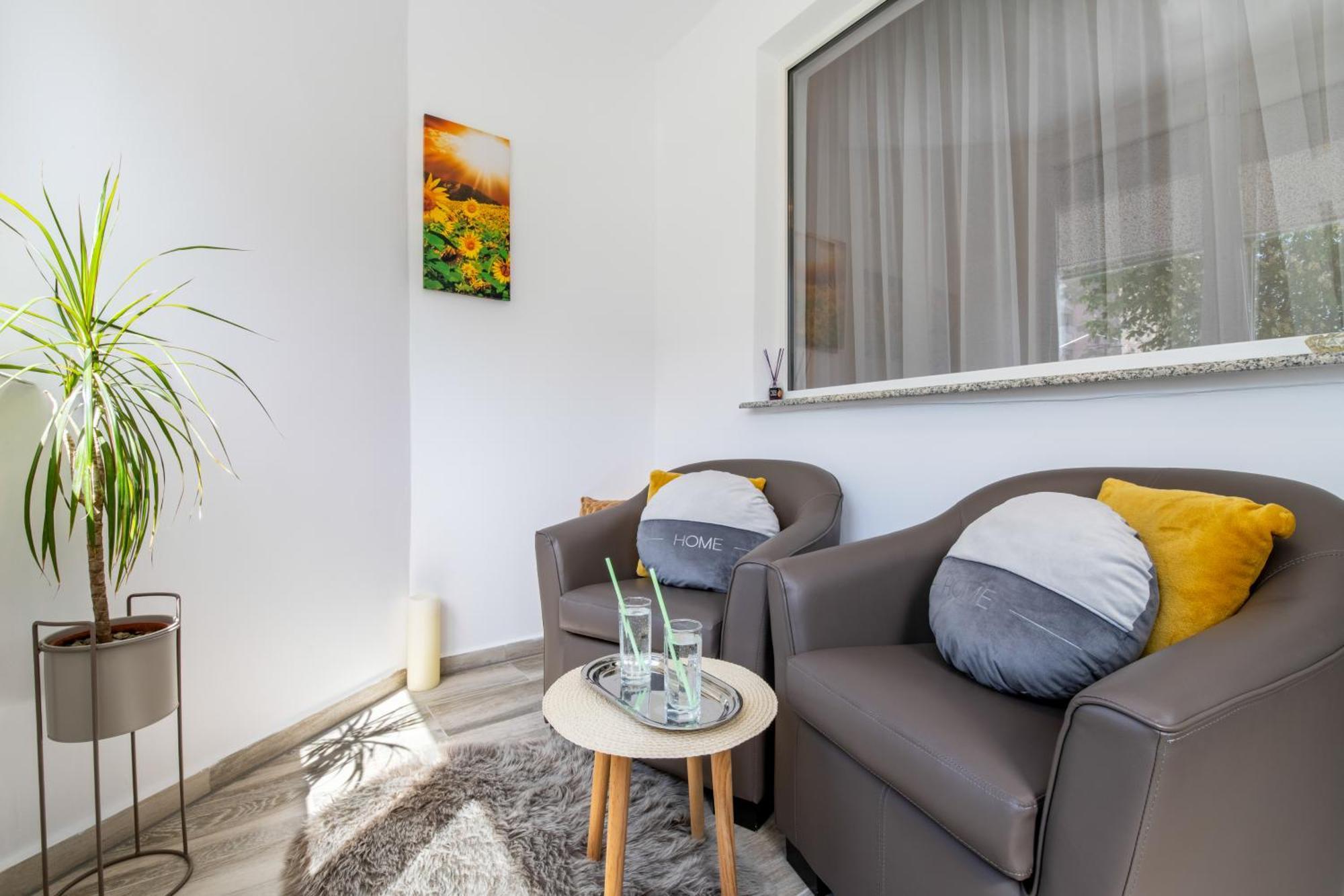 Springhome - Cozy Apartment With Balcony & Parking Брашов Екстер'єр фото