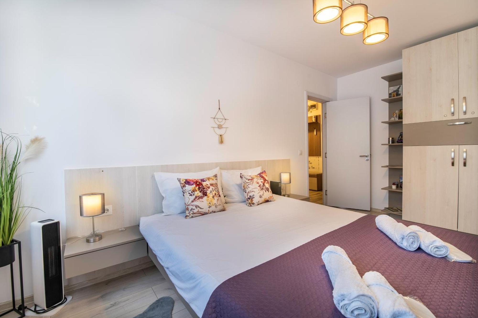 Springhome - Cozy Apartment With Balcony & Parking Брашов Екстер'єр фото