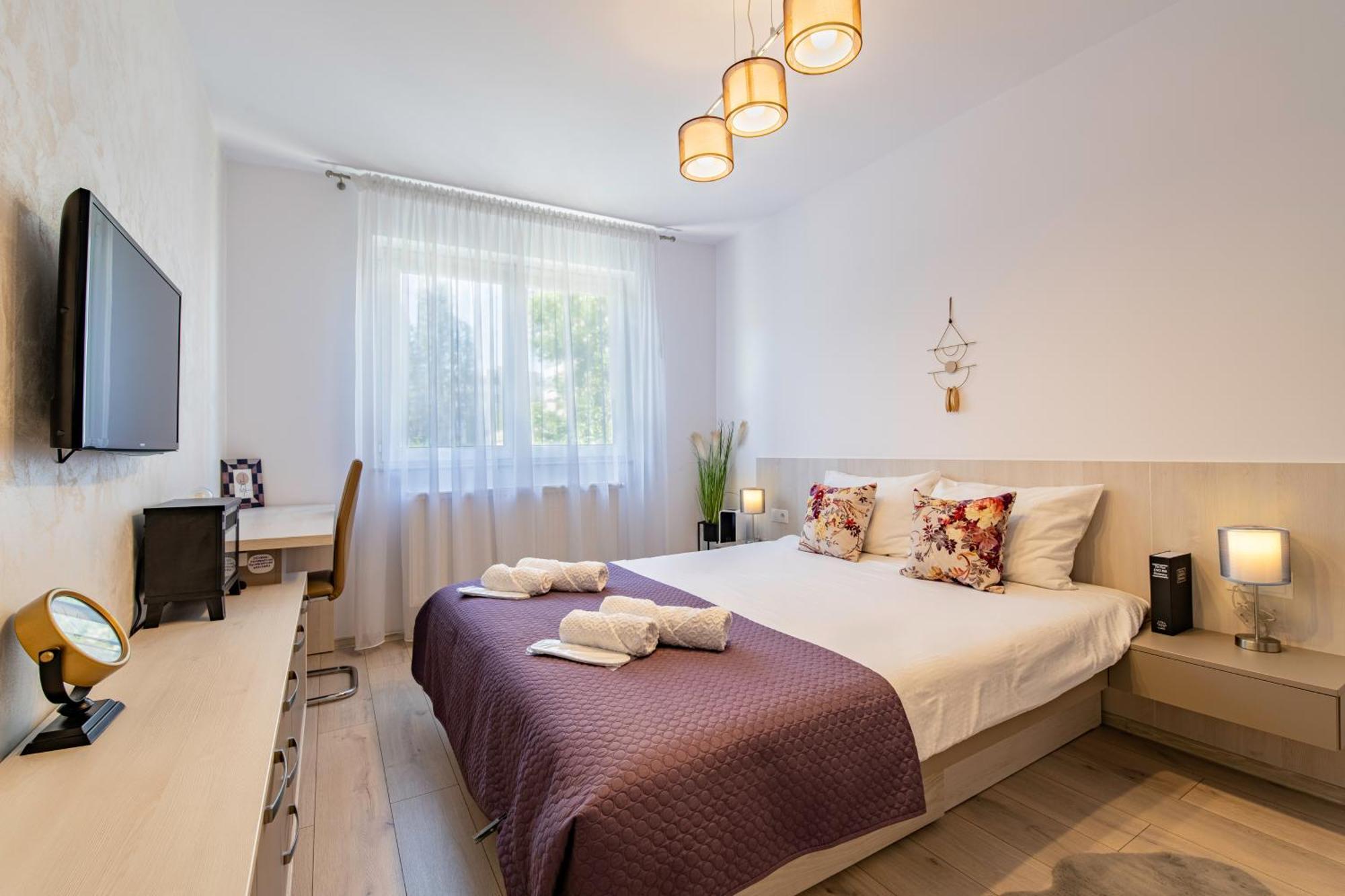 Springhome - Cozy Apartment With Balcony & Parking Брашов Екстер'єр фото