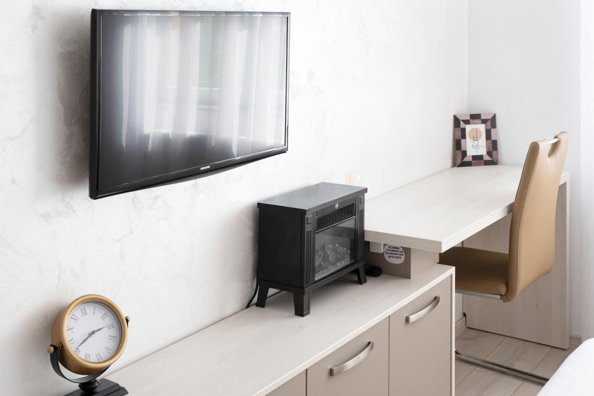 Springhome - Cozy Apartment With Balcony & Parking Брашов Екстер'єр фото