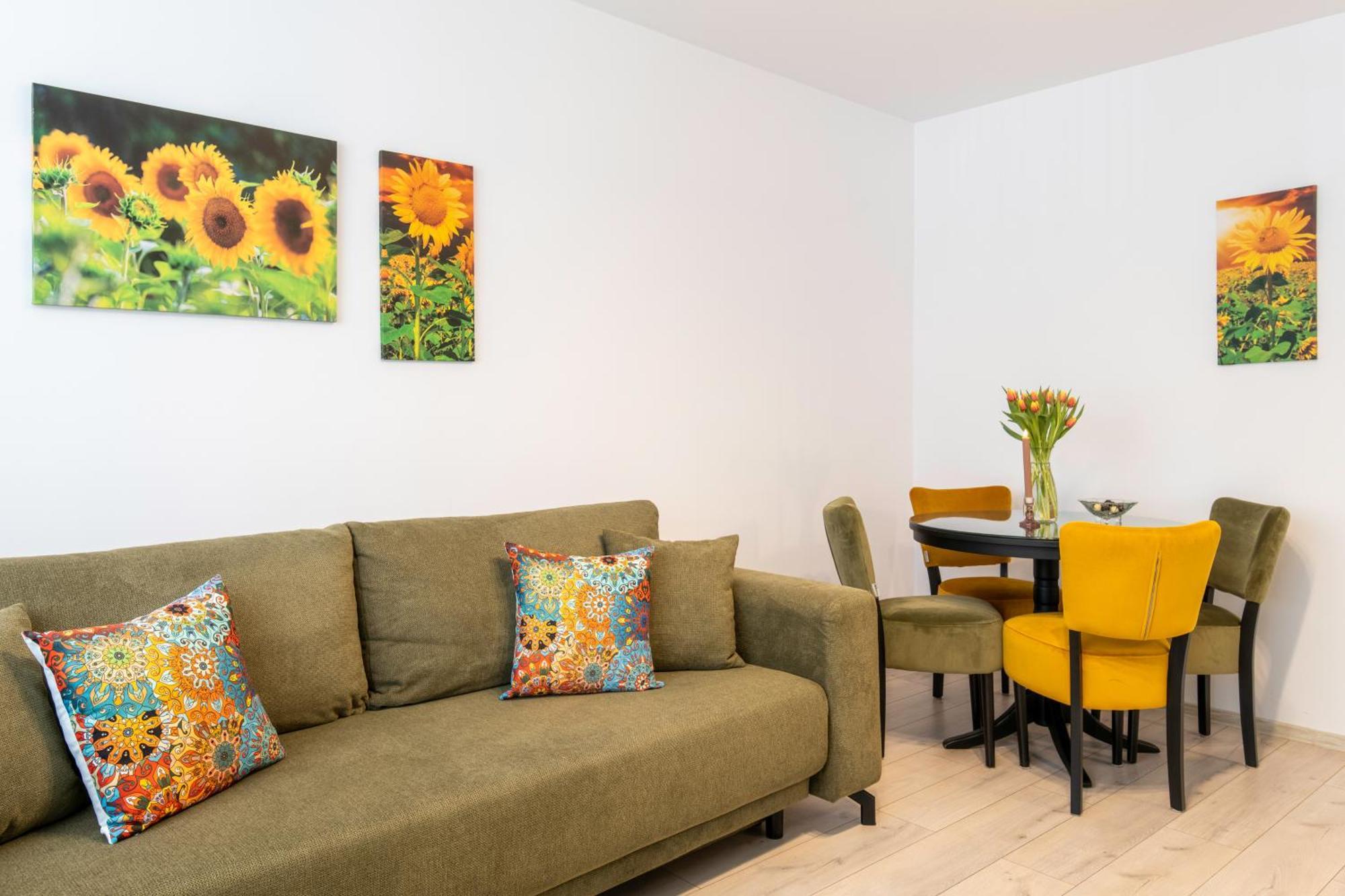 Springhome - Cozy Apartment With Balcony & Parking Брашов Екстер'єр фото
