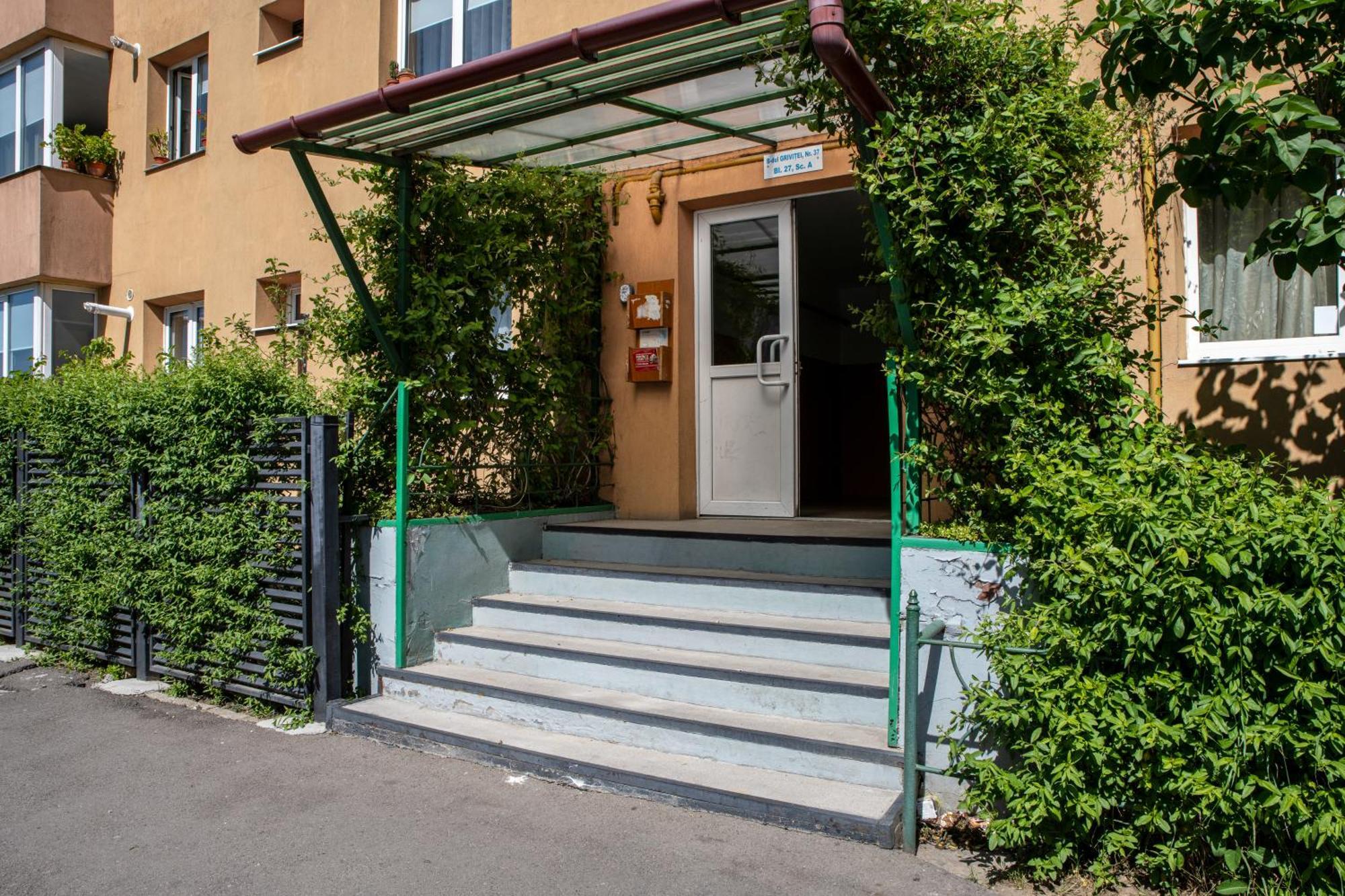 Springhome - Cozy Apartment With Balcony & Parking Брашов Екстер'єр фото